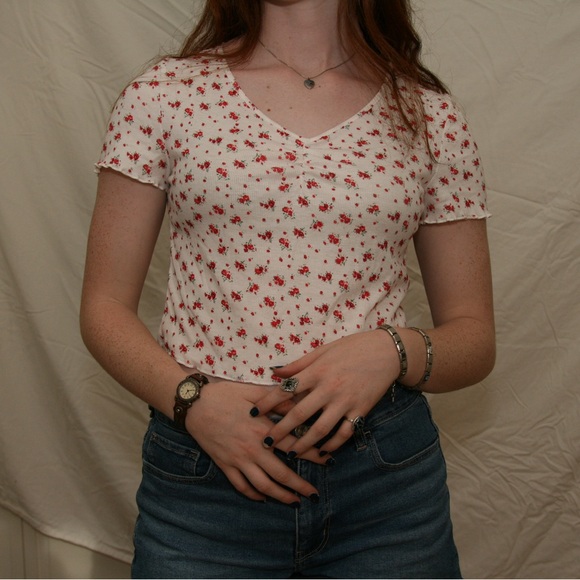 Red Floral Print Cropped White Top - Picture 2 of 5